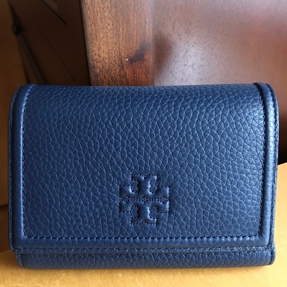 Tory Burch Handbags - Tory Burch Medium Thea Wallet